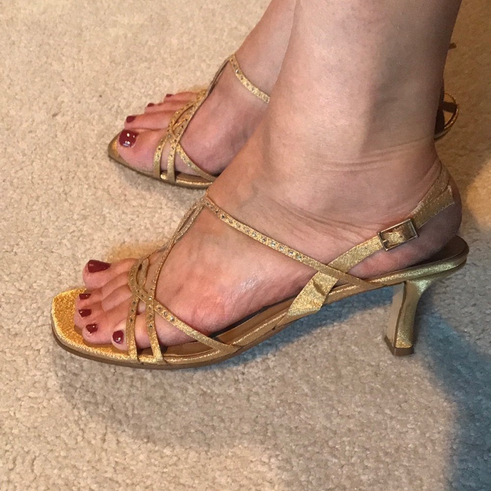 Karen Scott gold sandals
